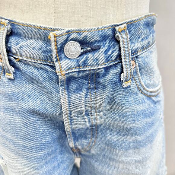 LEVI'S High Rise Wedgie Distressed Denim Cutoff Short in light wash size 29 - Picture 2 of 15